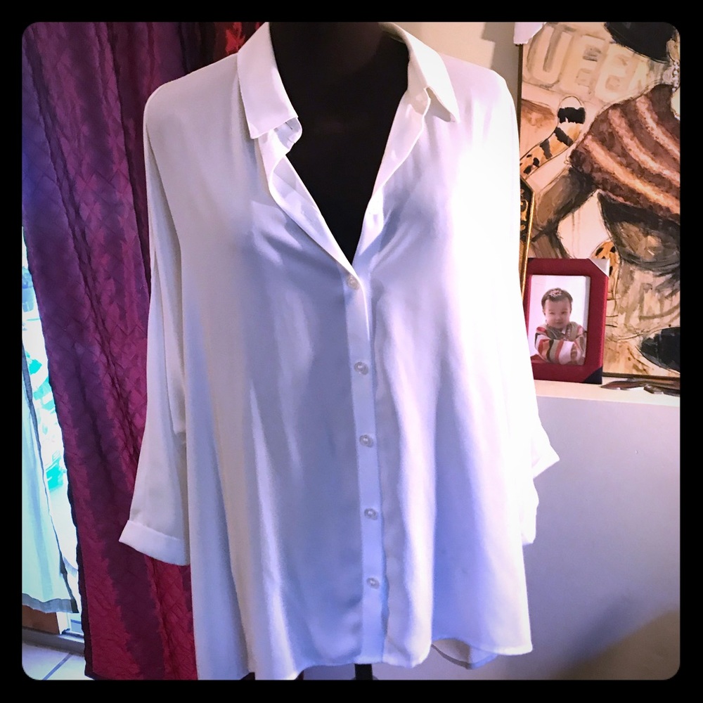 Chico’s Hi-Lo cold shoulder georgette blouse